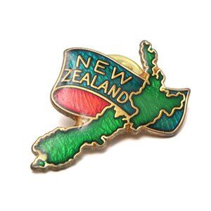 Vintage New Zealand Enamelled Pin Metal Gold Green Red Travel Wellington Kiwi